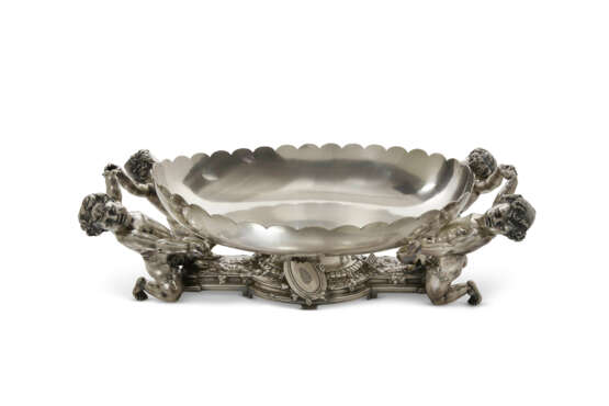 A LARGE FRENCH ELECTROPLATED CENTERPIECE AND PLATEAU - photo 2