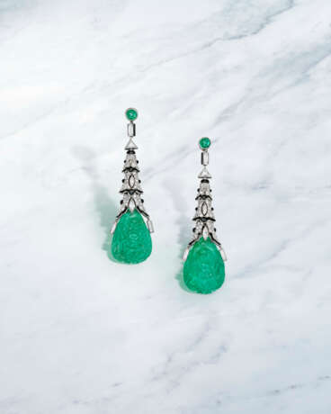 EXQUISITE CARTIER ART DECO EMERALD, ONYX AND DIAMOND EARRINGS - фото 2