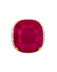 IMPORTANT RUBY AND DIAMOND RING, ATTRIBUTED TO HARRY WINSTON