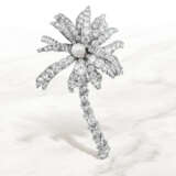 MID-20TH CENTURY NATURAL PEARL AND DIAMOND `PALM-TREE` CLIP-BROOCH MOUNTED BY CARTIER - Foto 2