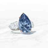 BLEU ROYAL
EXCEPTIONAL COLOURED DIAMOND AND DIAMOND RING - Foto 3