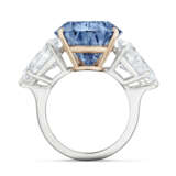 BLEU ROYAL
EXCEPTIONAL COLOURED DIAMOND AND DIAMOND RING - Foto 6