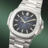 PATEK PHILIPPE. A STAINLESS STEEL AUTOMATIC WRISTWATCH WITH SWEEP CENTRE SECONDS, DATE AND BRACELET - фото 2