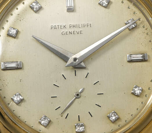 PATEK PHILIPPE. A VERY RARE AND ATTRACTIVE 18K GOLD AND DIAMOND-SET AUTOMATIC WRISTWATCH - Foto 4