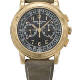 PATEK PHILIPPE. AN EXCEEDINGLY RARE AND HIGHLY ATTRACTIVE 18K PINK GOLD CHRONOGRAPH WRISTWATCH WITH BLACK DIAL - Foto 1