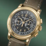 PATEK PHILIPPE. AN EXCEEDINGLY RARE AND HIGHLY ATTRACTIVE 18K PINK GOLD CHRONOGRAPH WRISTWATCH WITH BLACK DIAL - фото 2