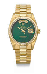 ROLEX. A VERY RARE AND HIGHLY IMPORTANT 18K GOLD AUTOMATIC WRISTWATCH WITH SWEEP CENTRE SECONDS, DAY, DATE, GREEN JASPER BLOODSTONE DIAL, BRACELET AND MATCHING PAIR OF CHAUMET CUFFLINKS, ORDERED BY HIS MAJESTY KING HASSAN II