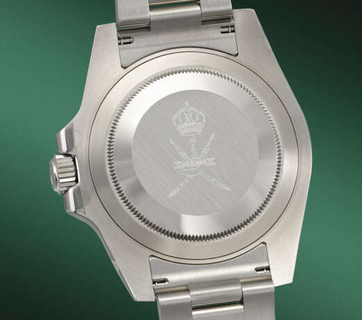 ROLEX. A `NEW OLD STOCK` STAINLESS STEEL AUTOMATIC DUAL TIME WRISTWATCH WITH SWEEP CENTRE SECONDS, DATE AND BRACELET, MADE FOR THE SULTANATE OF OMAN - Foto 3