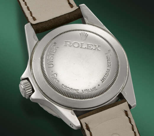 ROLEX. A RARE STAINLESS STEEL AUTOMATIC WRISTWATCH WITH SWEEP CENTRE SECONDS, GAS ESCAPE VALVE AND DATE - Foto 3