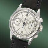 PATEK PHILIPPE. AN EXTREMELY RARE AND ELEGANT STAINLESS STEEL CHRONOGRAPH WRISTWATCH - Foto 2