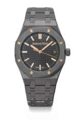 AUDEMARS PIGUET. A RARE AND ATTRACTIVE BLACK CERAMIC AUTOMATIC WRISTWATCH WITH SWEEP CENTRE SECONDS, DATE AND BRACELET