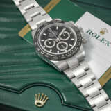ROLEX. A COVETED STAINLESS STEEL AUTOMATIC CHRONOGRAPH WRISTWATCH WITH BRACELET - photo 3