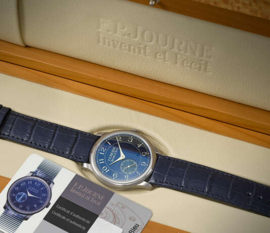 F.P. JOURNE. A RARE AND ATTRACTIVE TANTALUM WRISTWATCH WITH CHROME BLUE DIAL - photo 3