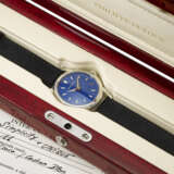 PHILIPPE DUFOUR. A UNIQUE, EXCEEDINGLY FINE AND LARGE, HIGHLY IMPORTANT STAINLESS STEEL WRISTWATCH WITH 38MM CASE AND ROYAL BLUE DIAL WITHOUT SMALL SECONDS - photo 3