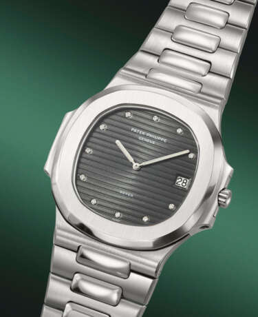PATEK PHILIPPE. A POSSIBLY UNIQUE STAINLESS STEEL AND DIAMOND-SET AUTOMATIC WRISTWATCH WITH DATE AND BRACELET - photo 2