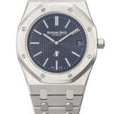 AUDEMARS PIGUET. AN ATTRACTIVE STAINLESS STEEL AUTOMATIC WRISTWATCH WITH DATE AND BRACELET - фото 1
