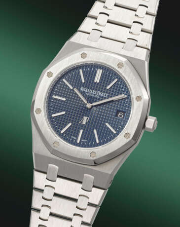 AUDEMARS PIGUET. AN ATTRACTIVE STAINLESS STEEL AUTOMATIC WRISTWATCH WITH DATE AND BRACELET - photo 2