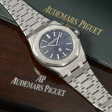 AUDEMARS PIGUET. AN ATTRACTIVE STAINLESS STEEL AUTOMATIC WRISTWATCH WITH DATE AND BRACELET - photo 3
