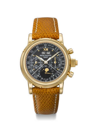 PATEK PHILIPPE. AN IMPORTANT AND POSSIBLY UNIQUE 18K GOLD SPLIT SECONDS CHRONOGRAPH PERPETUAL CALENDAR WRISTWATCH WITH MOON PHASES, 24 HOUR, LEAP YEAR INDICATION AND BLACK MONOGRAM DIAL WITH LUMINOUS HOUR MARKERS AND TACHYMETER SCALE - Foto 1