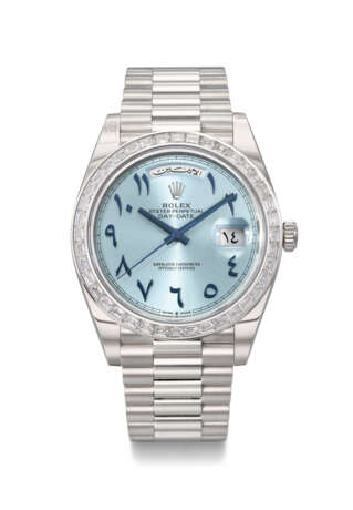 ROLEX. AN EXTREMELY RARE AND IMPRESSIVE PLATINUM AND DIAMOND-SET AUTOMATIC WRISTWATCH WITH SWEEP CENTRE SECONDS, ARABIC CALENDAR, EASTERN ARABIC NUMERALS AND BRACELET - Foto 1