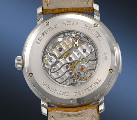 AUDEMARS PIGUET. A UNIQUE AND HIGHLY ATTRACTIVE PLATINUM MINUTE REPEATING PERPETUAL CALENDAR WRISTWATCH WITH MOON PHASES AND LEAP YEAR INDICATION - Foto 4