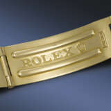 ROLEX. AN EXTREMELY RARE AND SOUGHT-AFTER 18K GOLD CHRONOGRAPH WRISTWATCH WITH BRACELET - фото 5