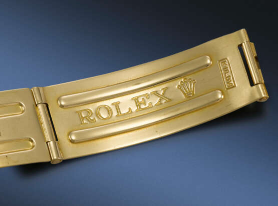 ROLEX. AN EXTREMELY RARE AND SOUGHT-AFTER 18K GOLD CHRONOGRAPH WRISTWATCH WITH BRACELET - photo 5