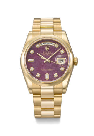 ROLEX. AN EXTREMELY ATTRACTIVE 18K GOLD AND DIAMOND-SET AUTOMATIC WRISTWATCH WITH SWEEP CENTRE SECONDS, DAY, DATE, GROSSULAR GARNET RUBELLITE DIAL AND BRACELET - photo 1