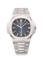 PATEK PHILIPPE. A SOUGHT-AFTER STAINLESS STEEL AUTOMATIC WRISTWATCH WITH SWEEP CENTRE SECONDS, DATE AND BRACELET
