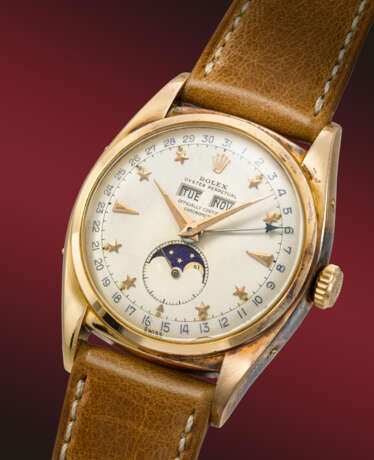 ROLEX. AN EXCEEDINGLY RARE AND OUTSTANDINGLY WELL PRESERVED 18K PINK GOLD AUTOMATIC TRIPLE CALENDAR WRISTWATCH WITH MOON PHASES AND STAR HOUR MARKERS - Foto 2