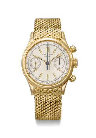 PATEK PHILIPPE. A VERY RARE AND ATTRACTIVE 18K GOLD CHRONOGRAPH WRISTWATCH WITH BRACELET - фото 1