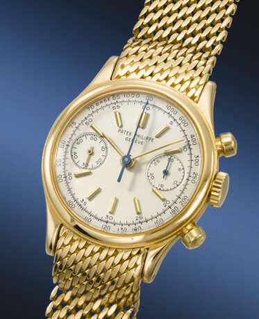 PATEK PHILIPPE. A VERY RARE AND ATTRACTIVE 18K GOLD CHRONOGRAPH WRISTWATCH WITH BRACELET - photo 2