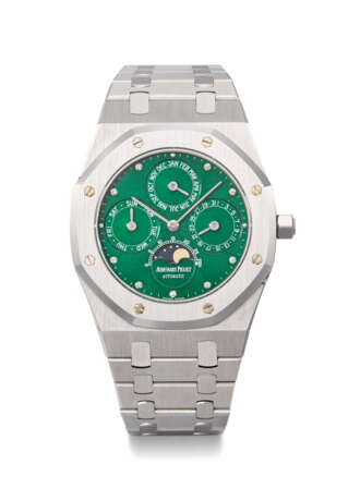 AUDEMARS PIGUET. A POSSIBLY UNIQUE AND HIGHLY ATTRACTIVE STAINLESS STEEL AUTOMATIC PERPETUAL CALENDAR WRISTWATCH WITH MOON PHASES, EMERALD GREEN DIAL AND BRACELET - photo 1