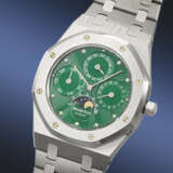 AUDEMARS PIGUET. A POSSIBLY UNIQUE AND HIGHLY ATTRACTIVE STAINLESS STEEL AUTOMATIC PERPETUAL CALENDAR WRISTWATCH WITH MOON PHASES, EMERALD GREEN DIAL AND BRACELET - photo 2