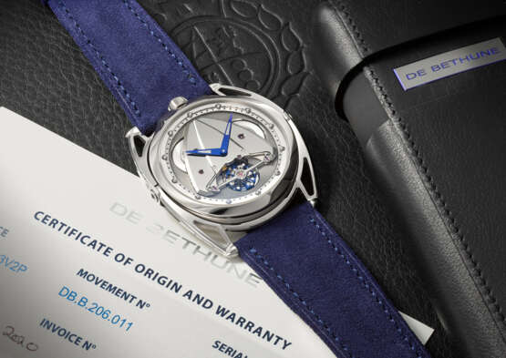 DE BETHUNE. A RARE AND EXTREMELY ATTRACTIVE MIRROR-POLISHED TITANIUM LIGHTWEIGHT WRISTWATCH WITH ‘FLOATING LUGS’ - Foto 3