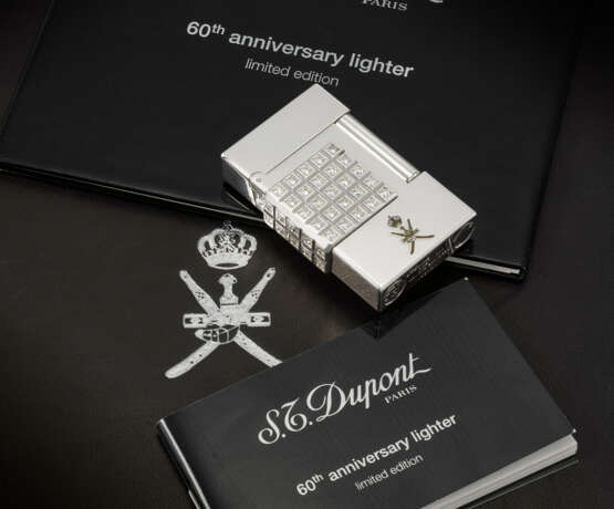 DUPONT. A RARE AND ATTRACTIVE PLATINUM DIAMOND-SET LIMITED EDITION LIGHTER, MADE FOR THE SULTANATE OF OMAN - photo 3