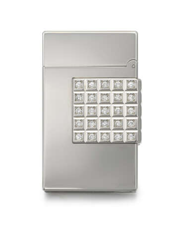 DUPONT. A RARE AND ATTRACTIVE PLATINUM DIAMOND-SET LIMITED EDITION LIGHTER, MADE FOR THE SULTANATE OF OMAN - Foto 5