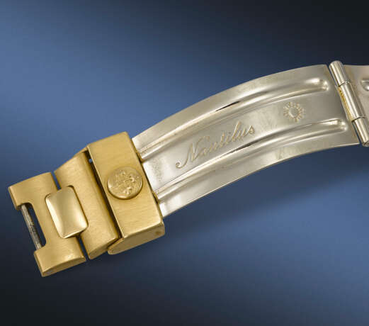 PATEK PHILIPPE. AN EXTREMELY RARE AND ATTRACTIVE 18K GOLD AUTOMATIC WRISTWATCH WITH DATE AND BRACELET - Foto 5