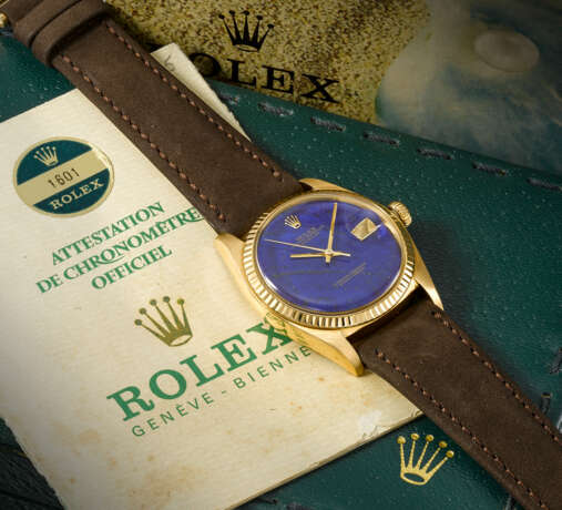 ROLEX. A RARE AND ATTRACTIVE 18K GOLD AUTOMATIC WRISTWATCH WITH SWEEP CENTRE SECONDS, DATE AND LAPIS LAZULI DIAL - Foto 3