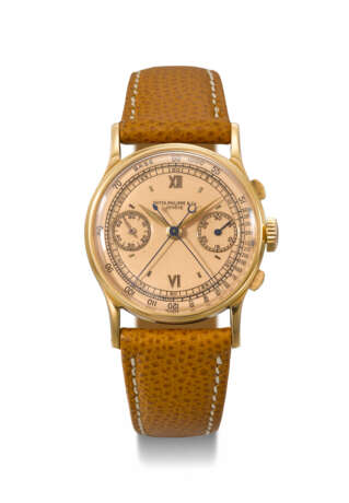 PATEK PHILIPPE. AN OUTSTANDING AND EXCEEDINGLY RARE 18K PINK GOLD SPLIT SECONDS CHRONOGRAPH WRISTWATCH WITH PINK DIAL - фото 1
