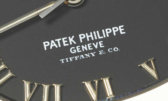 PATEK PHILIPPE. AN EXTREMELY RARE STAINLESS STEEL AUTOMATIC WRISTWATCH WITH SWEEP CENTRE SECONDS, DATE, POWER RESERVE AND BRACELET - photo 3