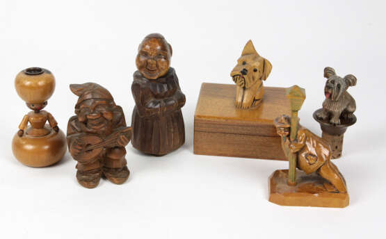 Posten geschnitzte Figuren u. Dose - photo 1