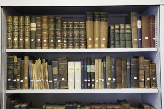 Konvolut Bücher aus einer Klosterbibliothek - фото 2