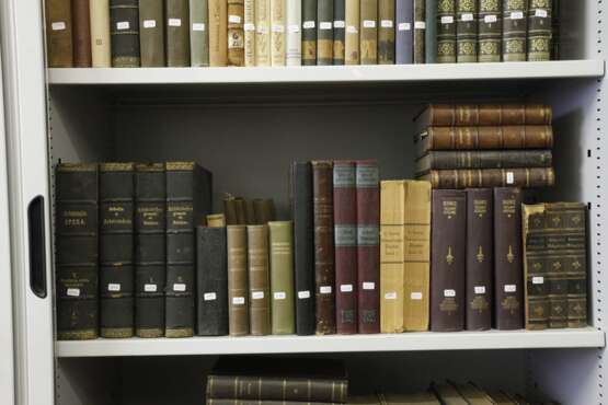 Konvolut Bücher aus einer Klosterbibliothek - photo 3