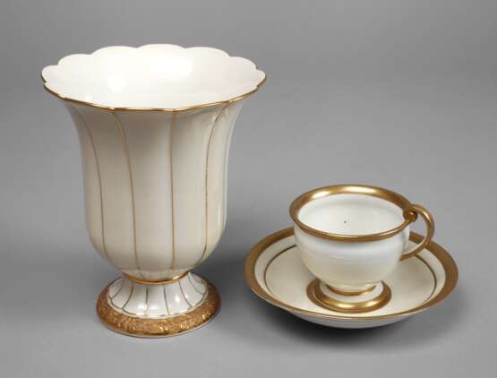 Meissen Tasse mit Untertasse und Vase Golddekor - Foto 1