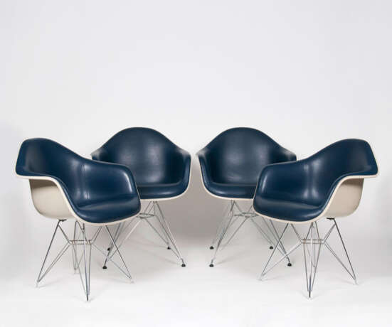 Satz von 4 frühen Fiberglas-Sesseln 'DAR-1'. Charles & Ray Eames - Foto 1
