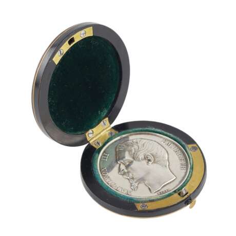 Мемориальная серебряная медаль эпохи Наполеона III в футляре стиля Буль. Франция. 19 век. - фото 1