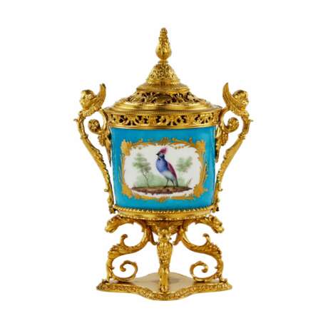 Бронзовая позолоченная ароматница с фарфоровой вставкой в стиле Sevres. Конец 19 века - фото 1