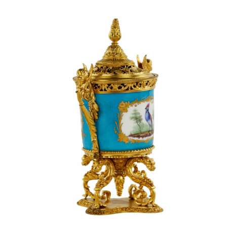 Бронзовая позолоченная ароматница с фарфоровой вставкой в стиле Sevres. Конец 19 века - фото 3