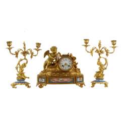 Бронзовые каминные часы с подсвечниками  Аллегории живописи.